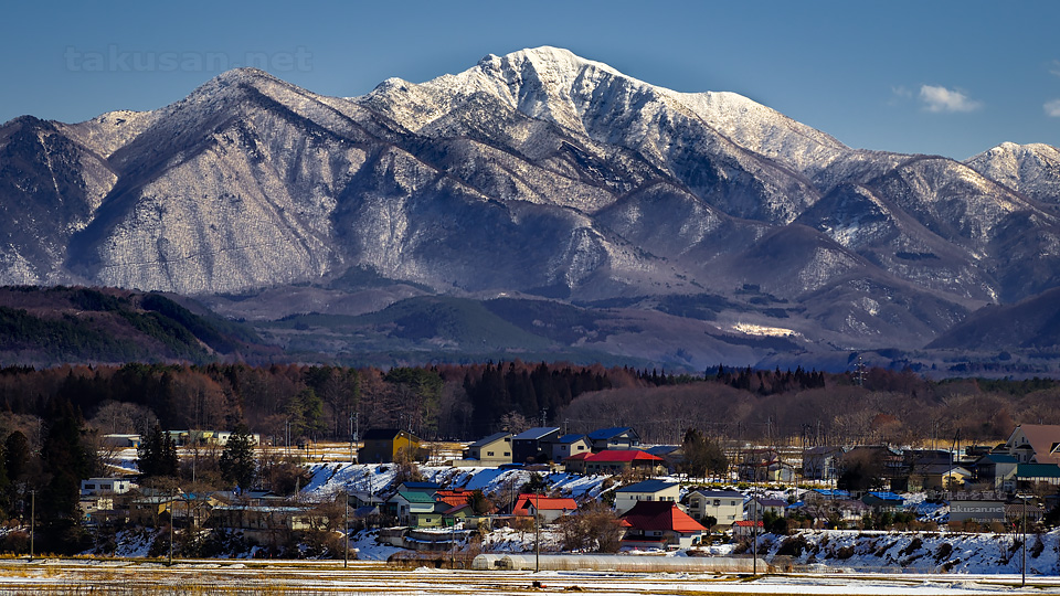 甲子連峰旭岳を望む